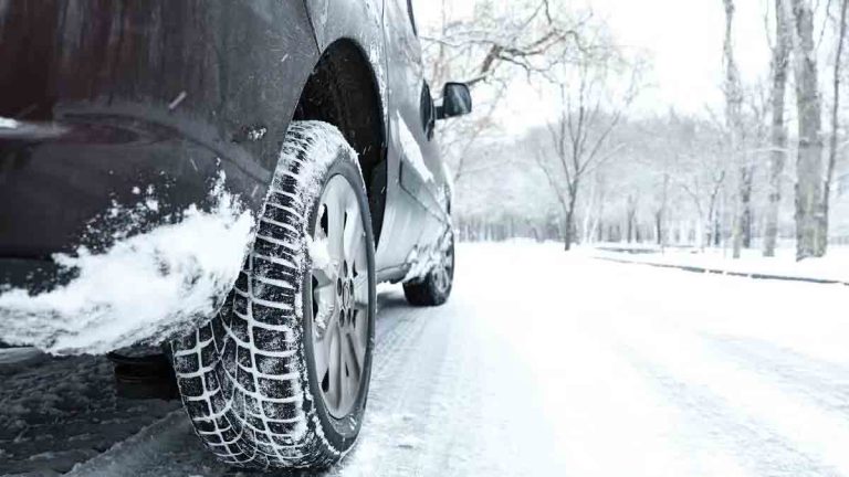 Hiver : 5 objets à ne jamais laisser dans votre voiture quand il fait froid