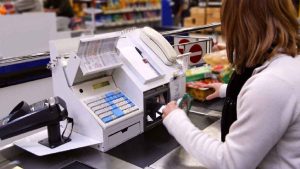 supermarche-des-employees-concoctent-un-stratageme-pour-que-leurs-proches-ne-paient-rien