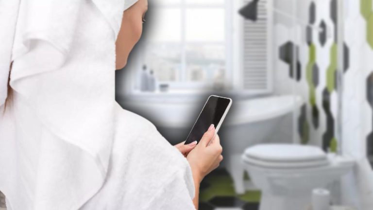 pourquoi-utiliser-le-telephone-portable-dans-les-toilettes-est-il-dangereux