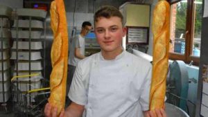 bryan-jonniaux-ce-jeune-de-19-ans-rachete-la-boulangerie-de-son-village-et-emploie-ses-parents