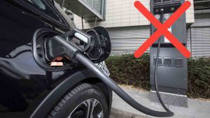 les-inconvenients-des-voitures-electriques-pourquoi-garder-les-vieux-modeles-thermiques