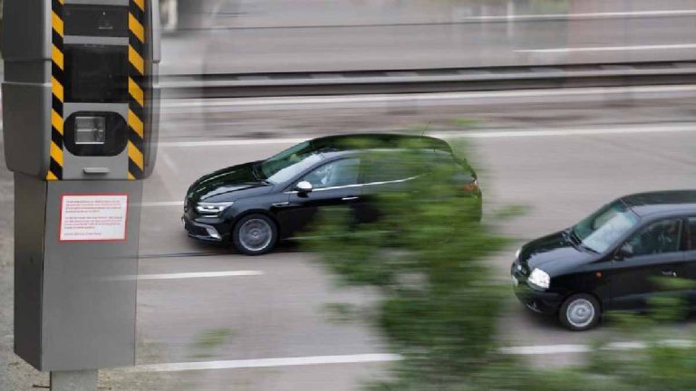 controles-de-vitesse-renforces-les-routes-departementales-francaises-sous-surveillance-des-voitures-radars-privees