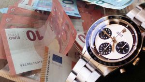 fraude-au-rsa-une-montre-de-luxe-rolex-et-37-000-euros-en-liquide-decouverts-chez-un-allocataire