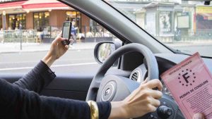 le-permis-de-conduire-sera-t-il-revoque-en-cas-dutilisation-du-telephone-au-volant